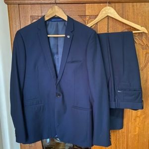 Politix Men's dark blue suit M/36